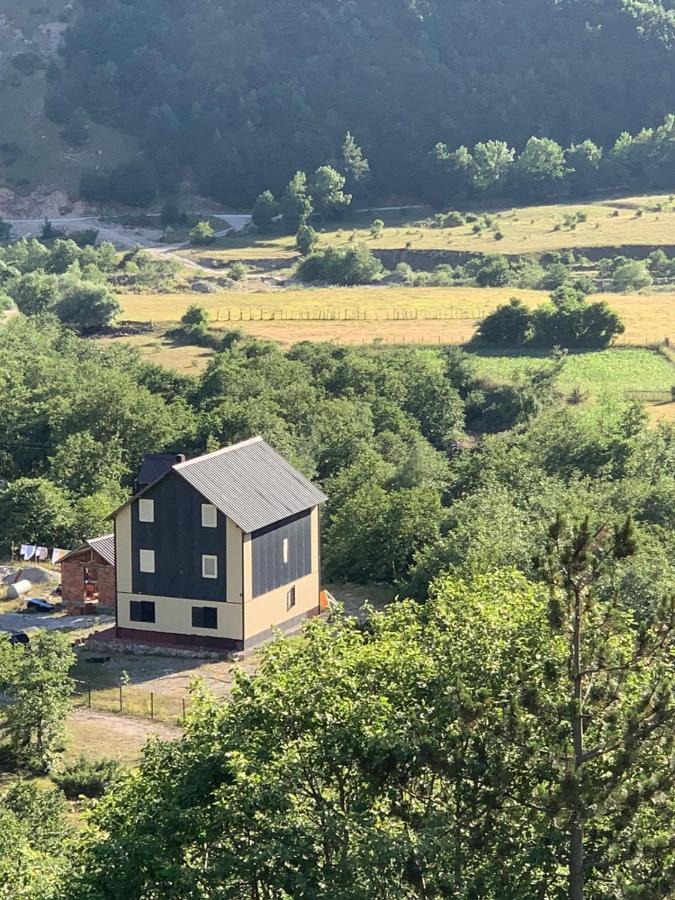 Vita Guesthouse Bajram Curri ภายนอก รูปภาพ