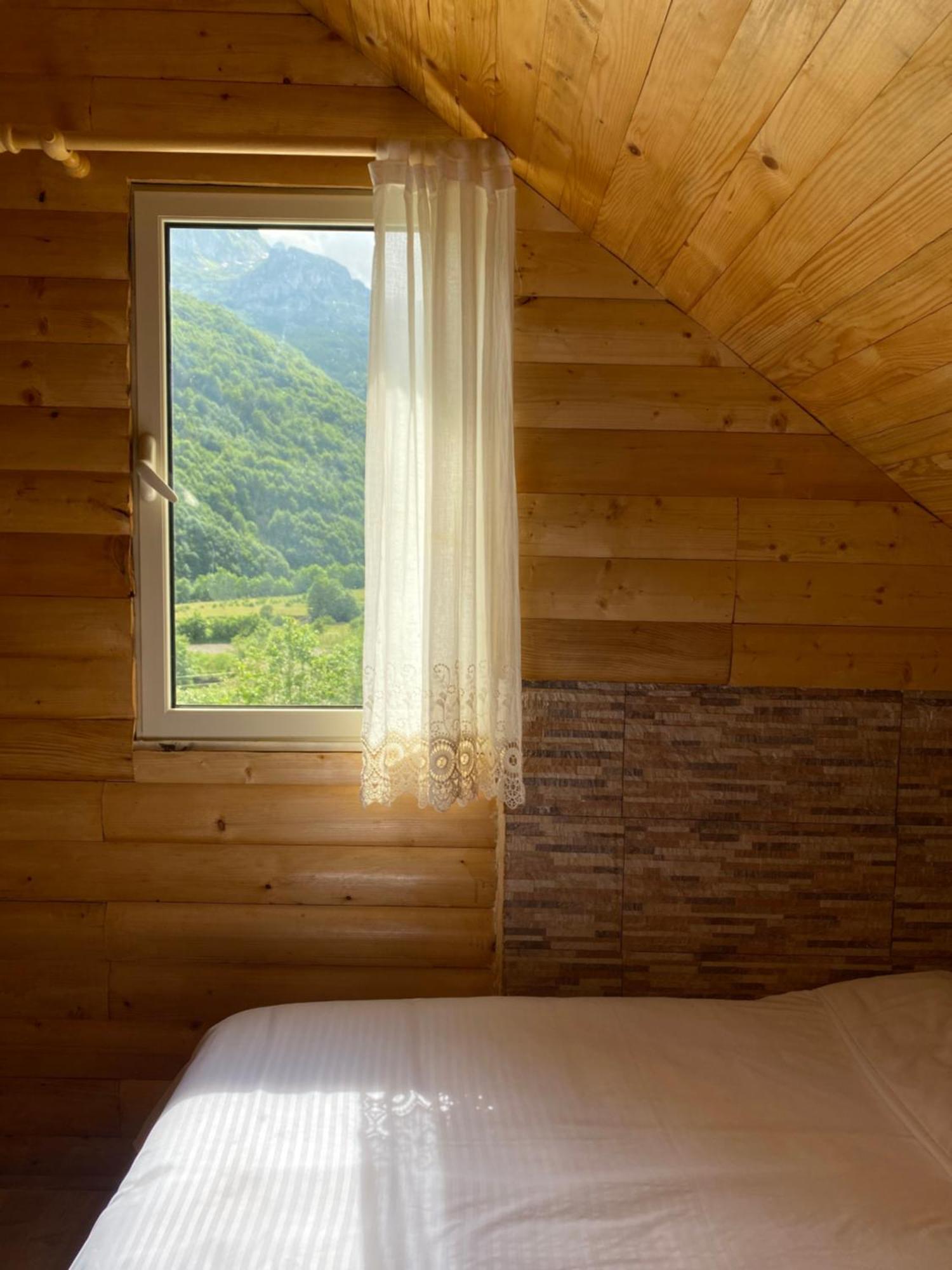 Vita Guesthouse Bajram Curri ภายนอก รูปภาพ